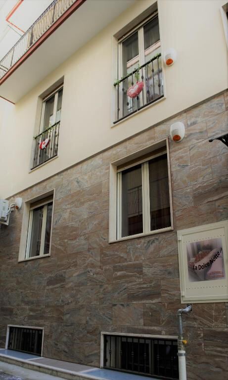 La Dolce Notte - ingresso della struttura a Triggiano